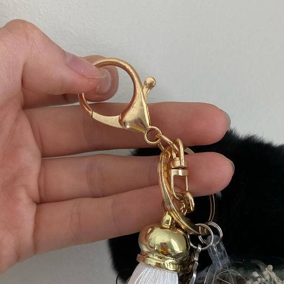 NEW The Only Roses Keychain Charm - Picture 5 of 7